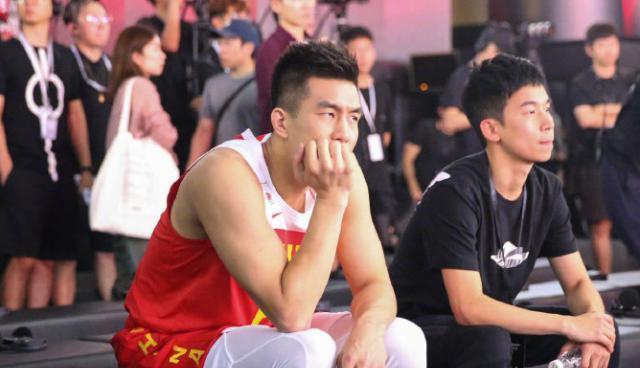 亚博sports-关于埃因霍温训练开放日，清晨完成体检引欢呼，足总杯在即，控场能力受关注的信息-亚博sports